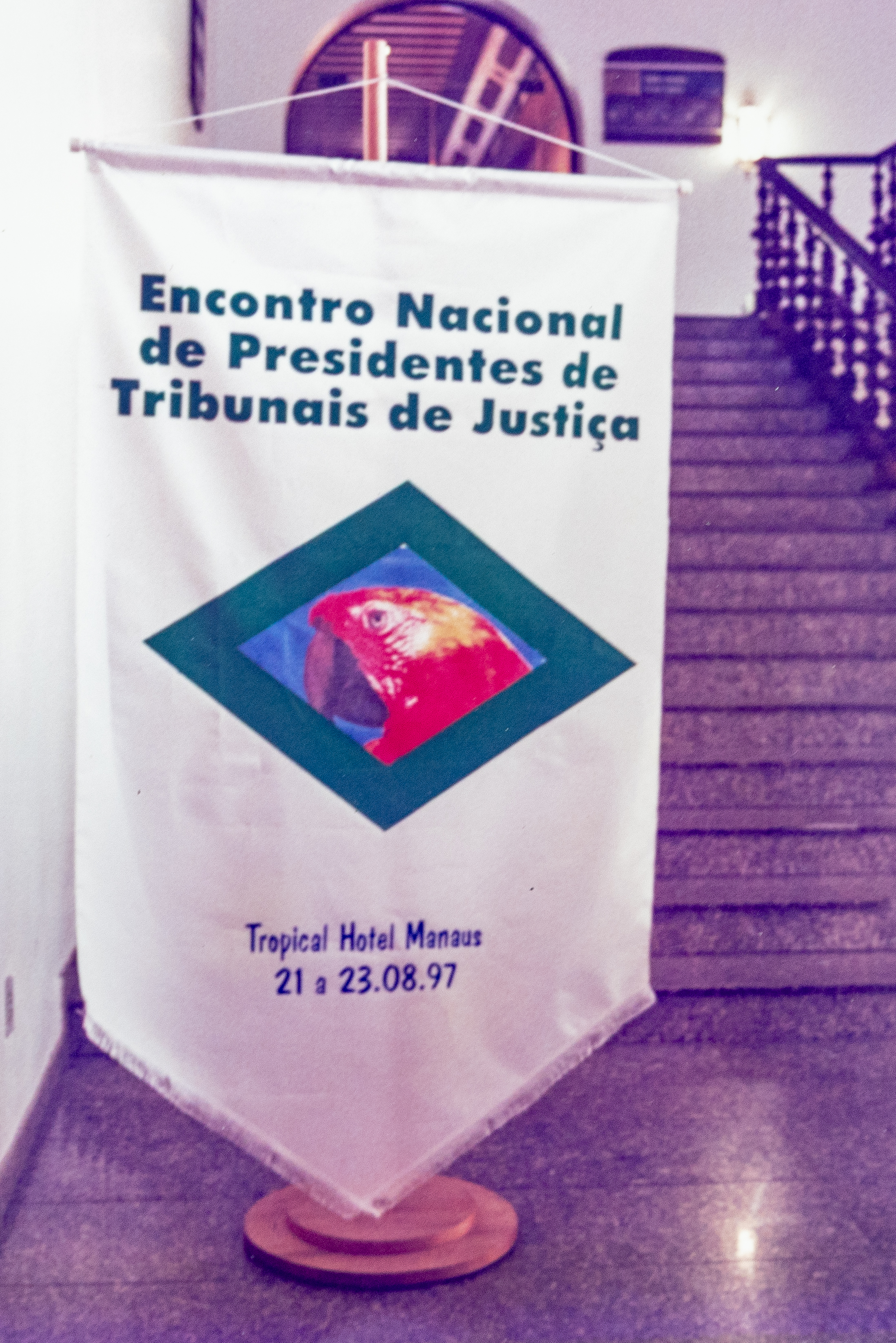 Encontro Nacional de Presidentes de Tribunais de Justiça, realizado em 1997 no Tropical Hotel Manaus. O evento nacional ocorreu sob a presidência do Desembargador Neuzimar Pinheiro.