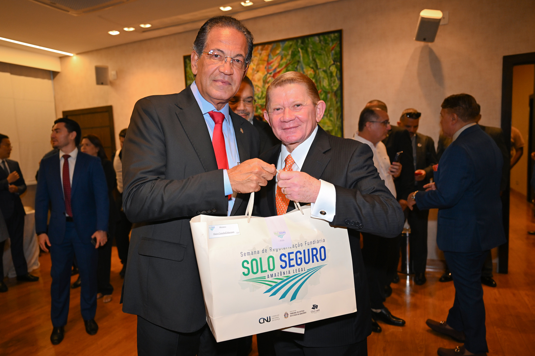 Corregedor-geral de Justiça do Amazonas prestigia abertura do ano letivo da Escola de Contas Públicas do TCE e convida ministro Mauro Campbell para o “Solo Seguro – Amazônia Legal”, edição Amazonas