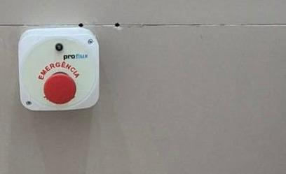 Dispositivo para banheiros voltado a pessoas com deficiências idosos ou com limitações de mobilidade