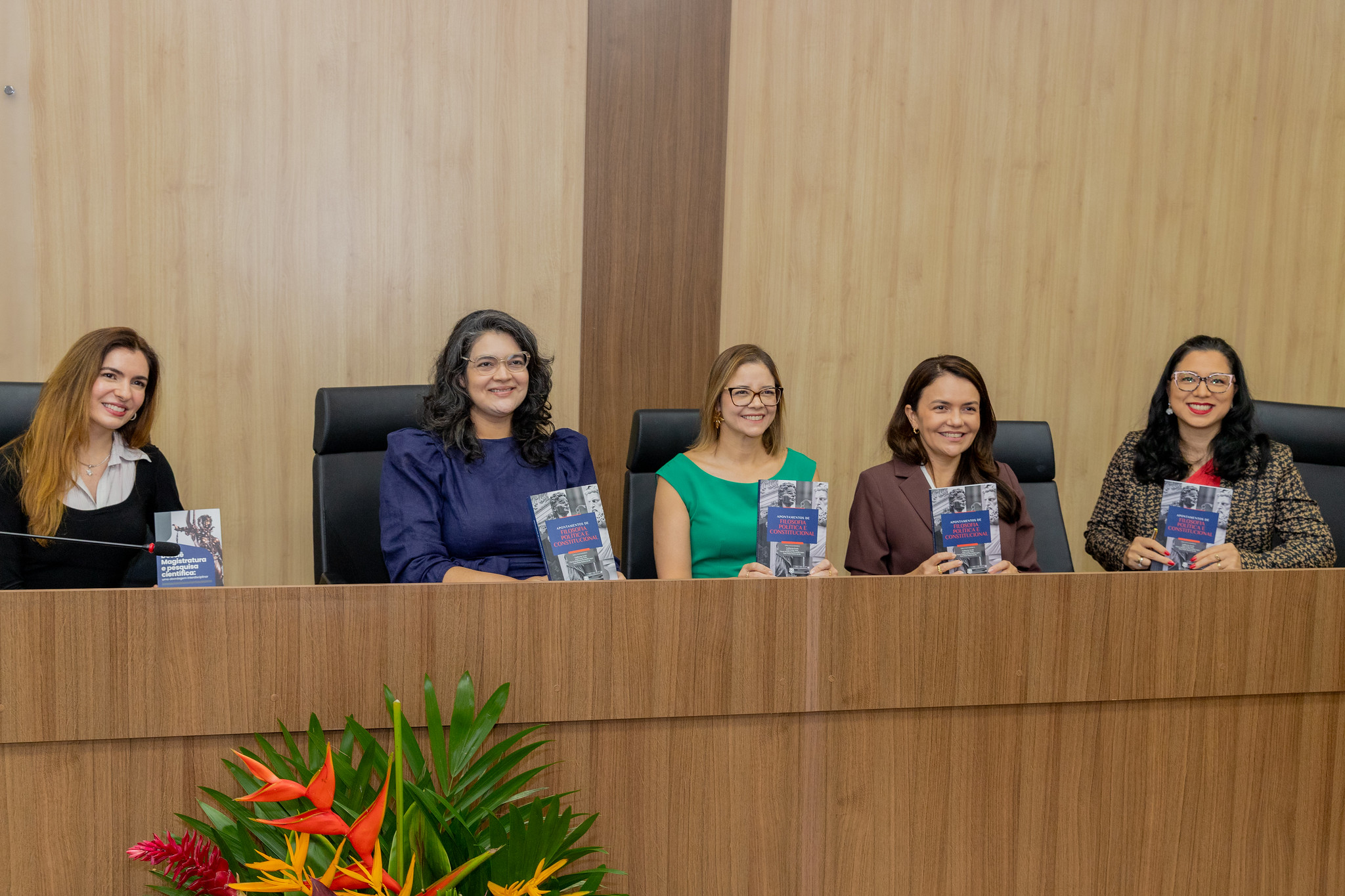 Esmam realiza lançamento de livros e conta com a presença dos autores e convidados 4