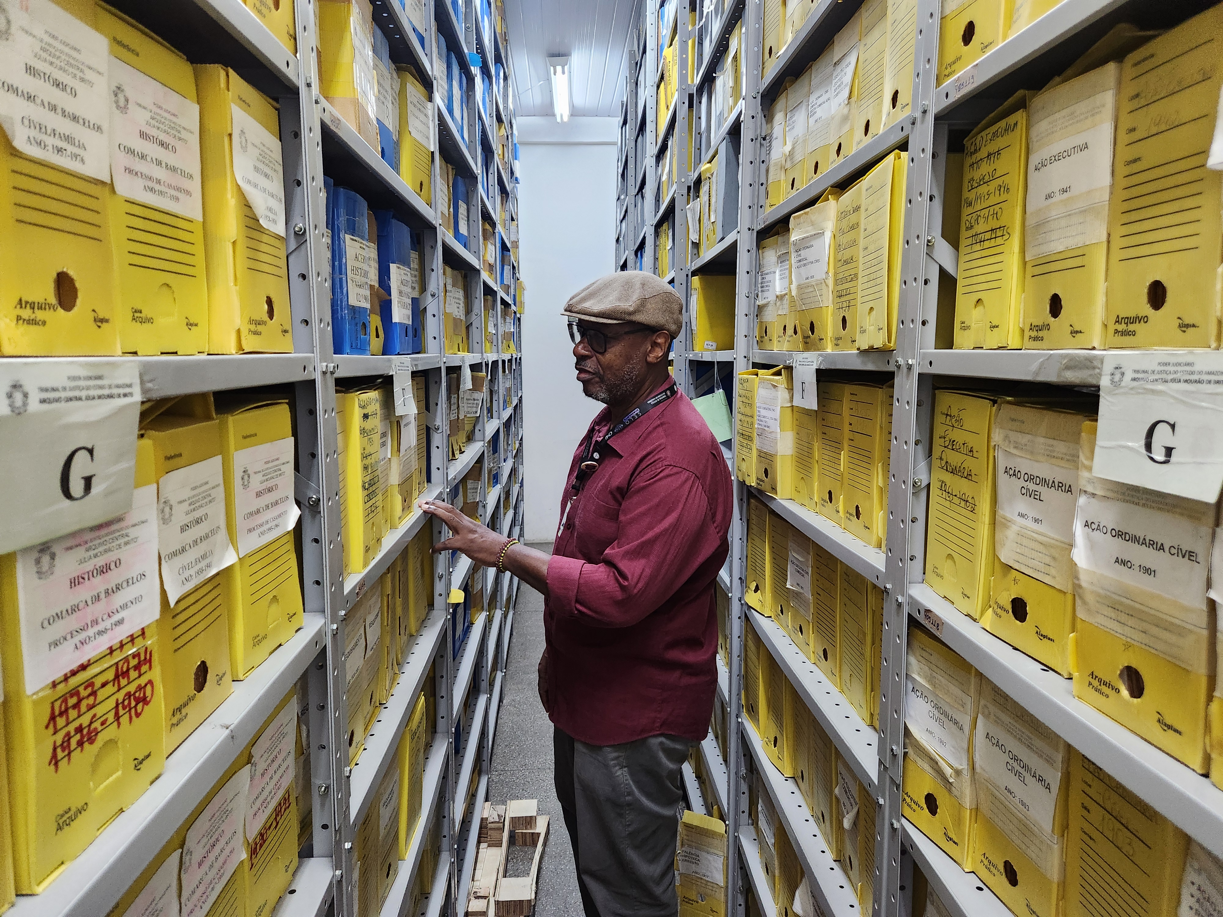 Foto do Arquivo Central do TJAM e dos serivores que atuam no setor 6