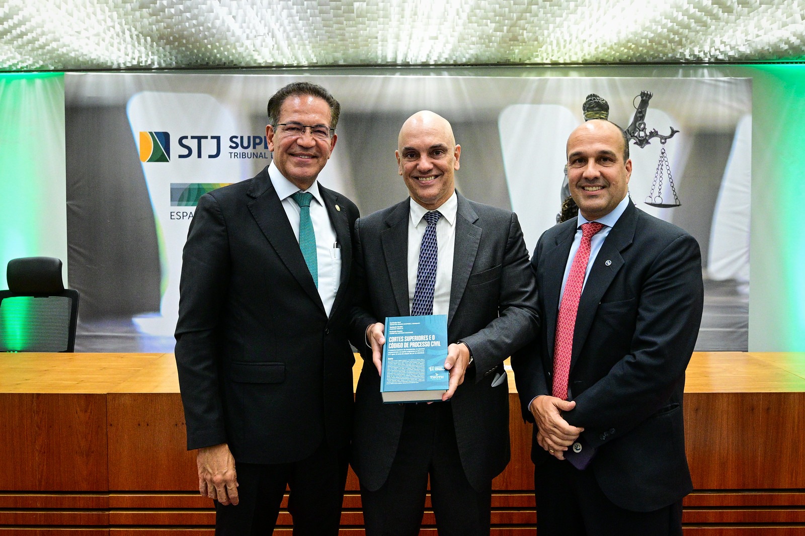 Livro Cortes Superiores Ministro Mauro Campbell Ministro Alexandre de Moraes