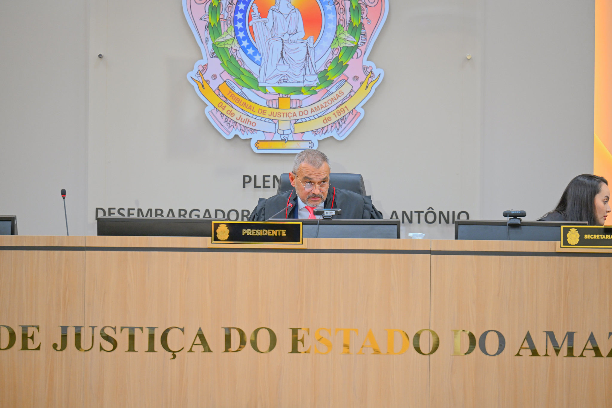 Sessão do Tribunal Pleno com debate entre magistrados sobre pontos da ação 3