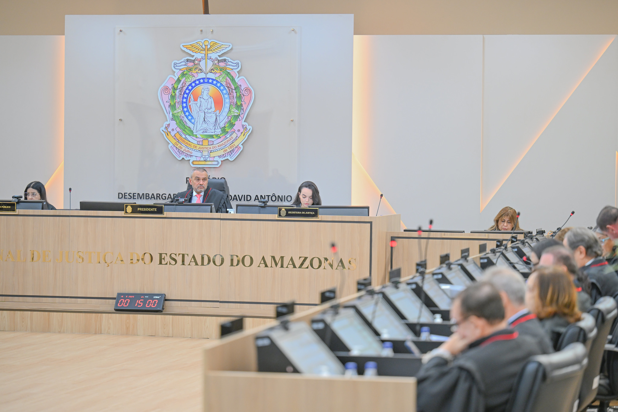 Sessão do Tribunal Pleno com debate entre magistrados sobre pontos da ação 4