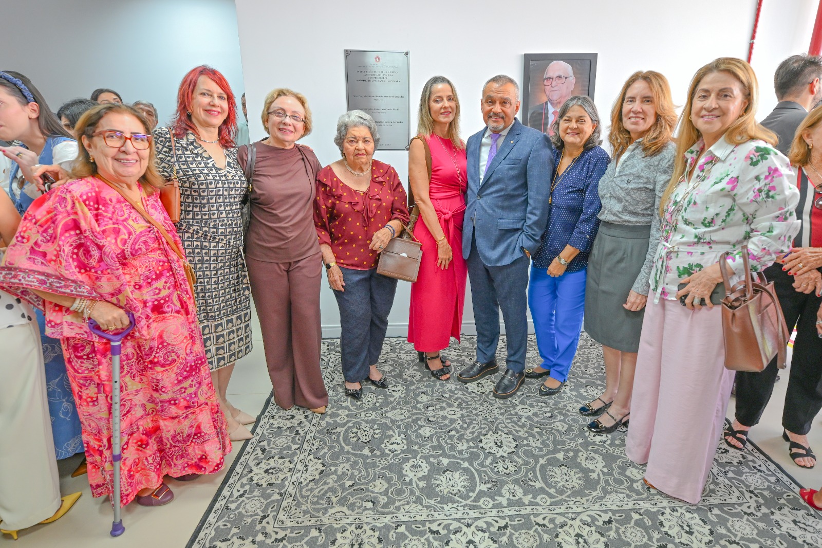 Foto mostra, ao centro, o presidente do TJAM, o desembargador Jomar Fernandes, e demais autoridades durante a apresentação do novo fórum de Iranduba