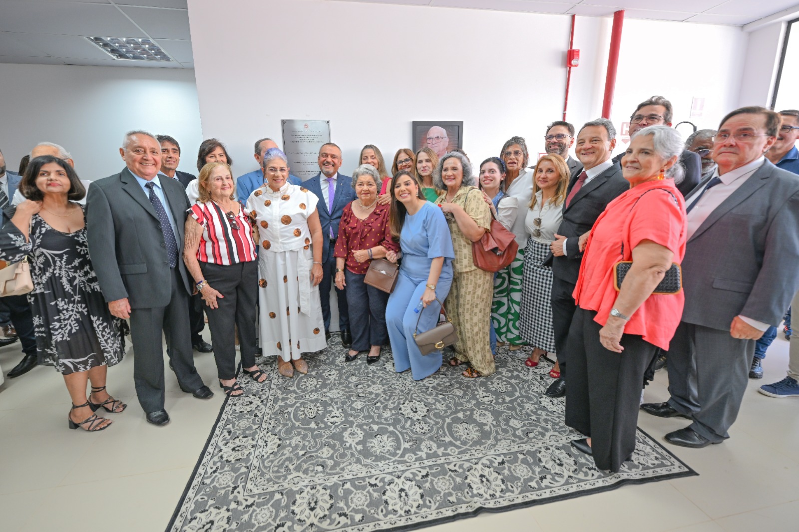 Foto mostra autoridades do TJAM e familiares do desembargador Jerônimo Jesuíno Raposo da Câmara durante apresentação do fórum em Iranduba que leva seu nome