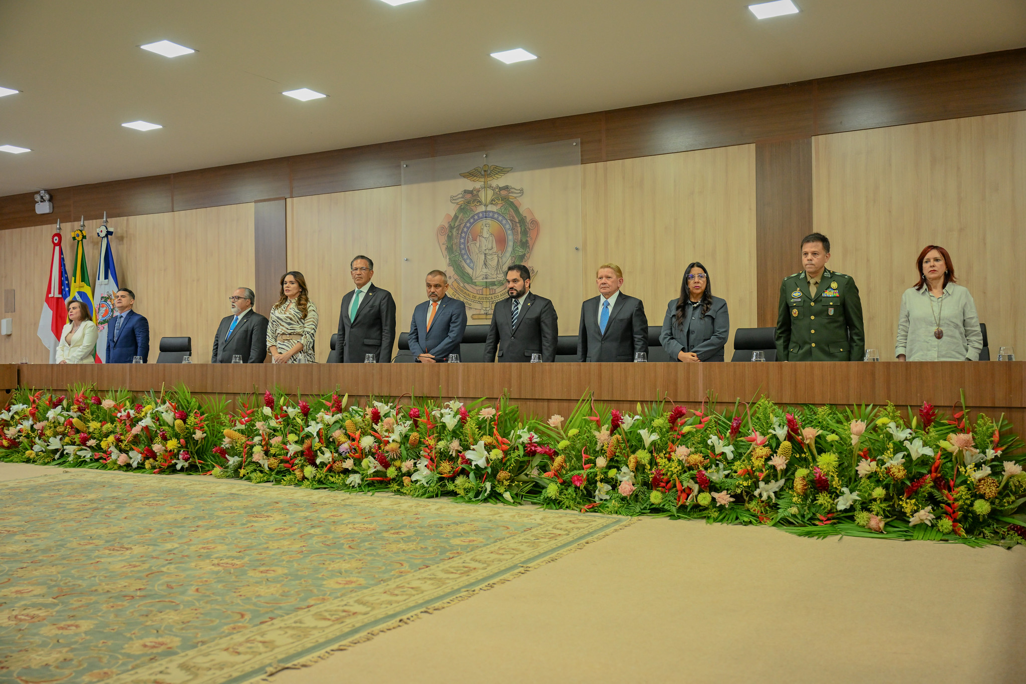Foto mostra mesa de autoridades durante a abertura da inspeção da Corregedoria Nacional ao TJAM