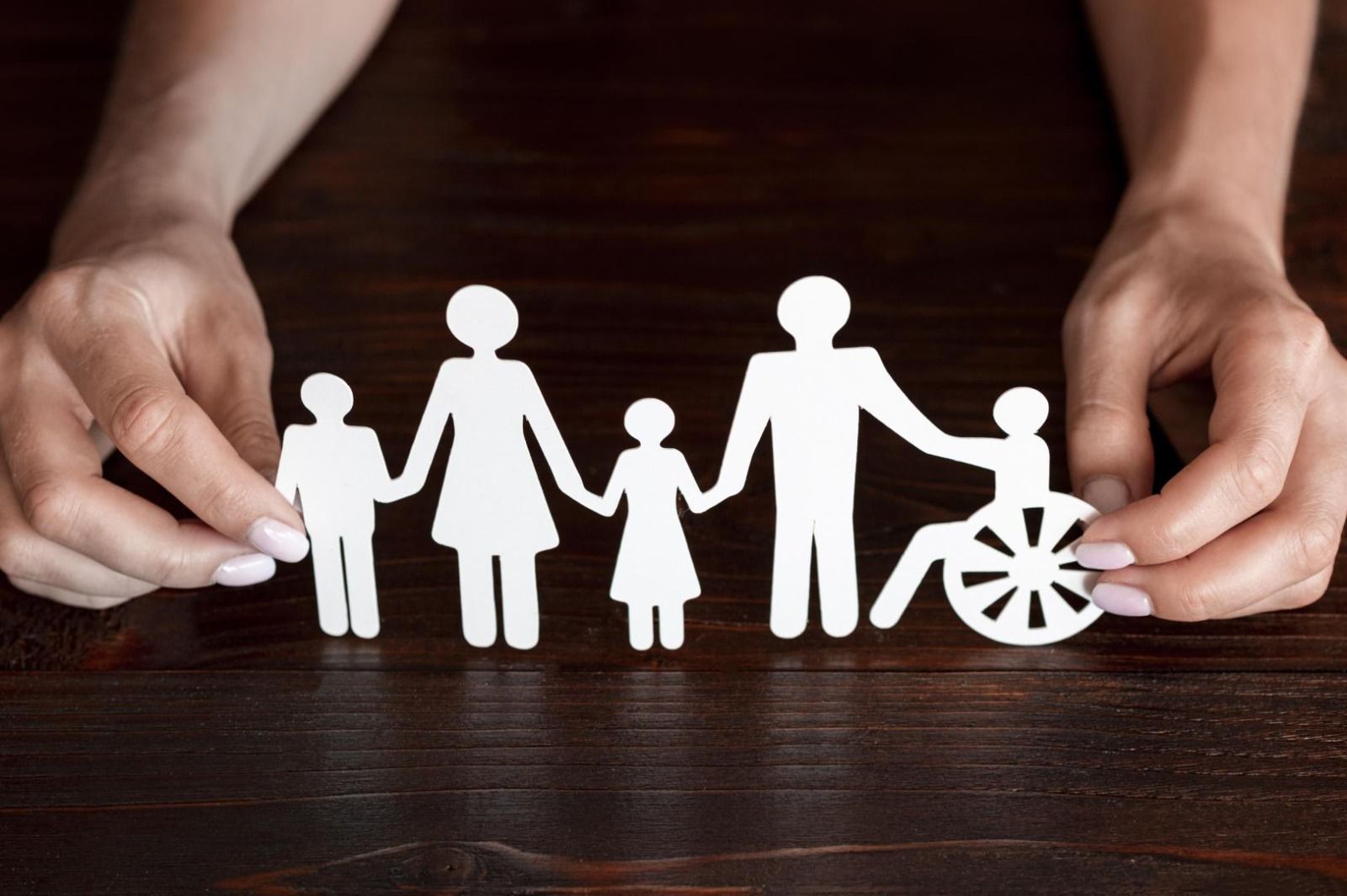 Imagem que simboliza vários tipos de pessoas crianças idosos com deficiênciajpeg