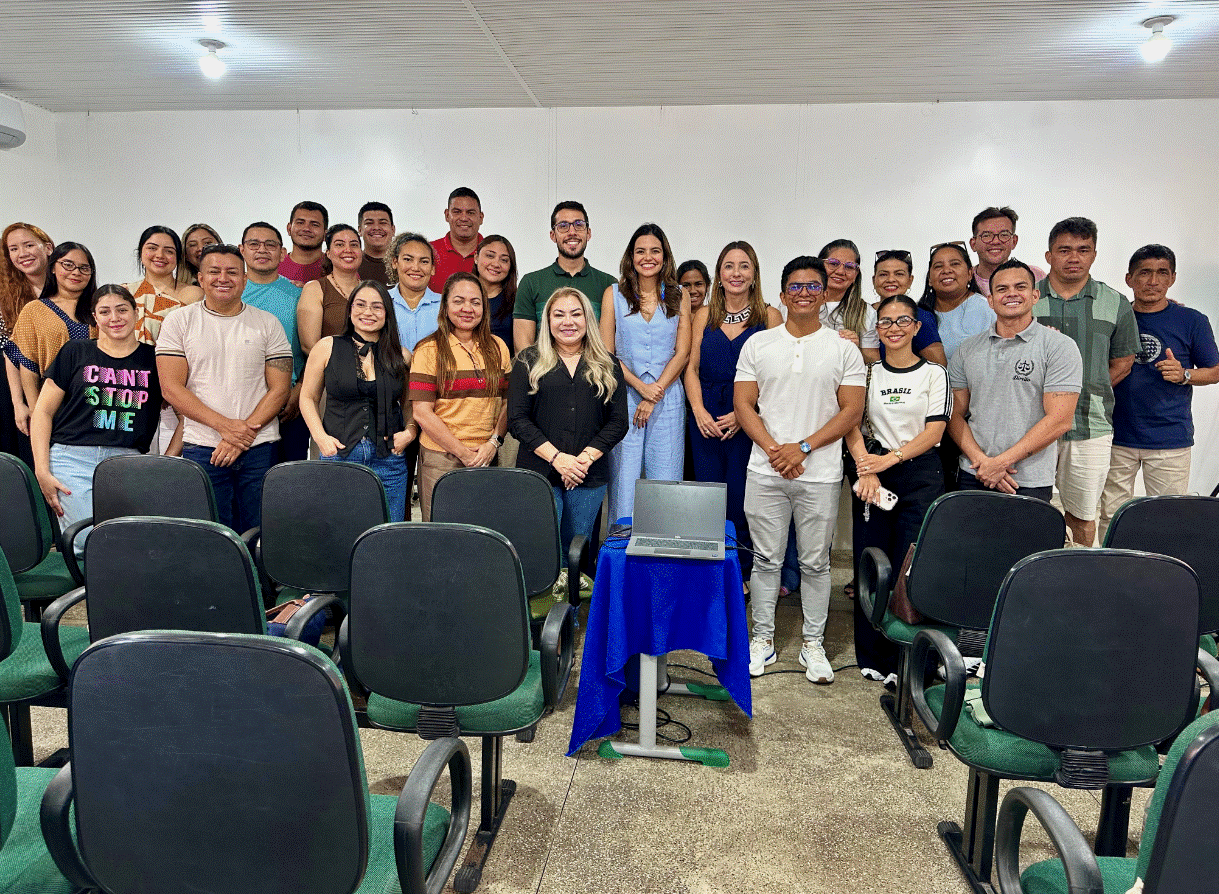 Representantes da Corregedoria-Geral de Justiça do Amazonas e da Divisão de Inclusão, Acessibilidade e Sustentabilidade do TJAM capacitam profissionais e graduandos que atuarão como voluntários no “Registre-se! - Parintins”