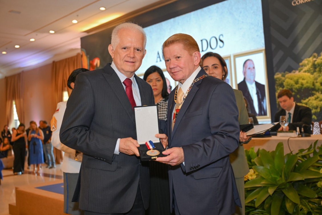 Outorga da Medalha da Ordem da Grã Cruz In Memoriam 10