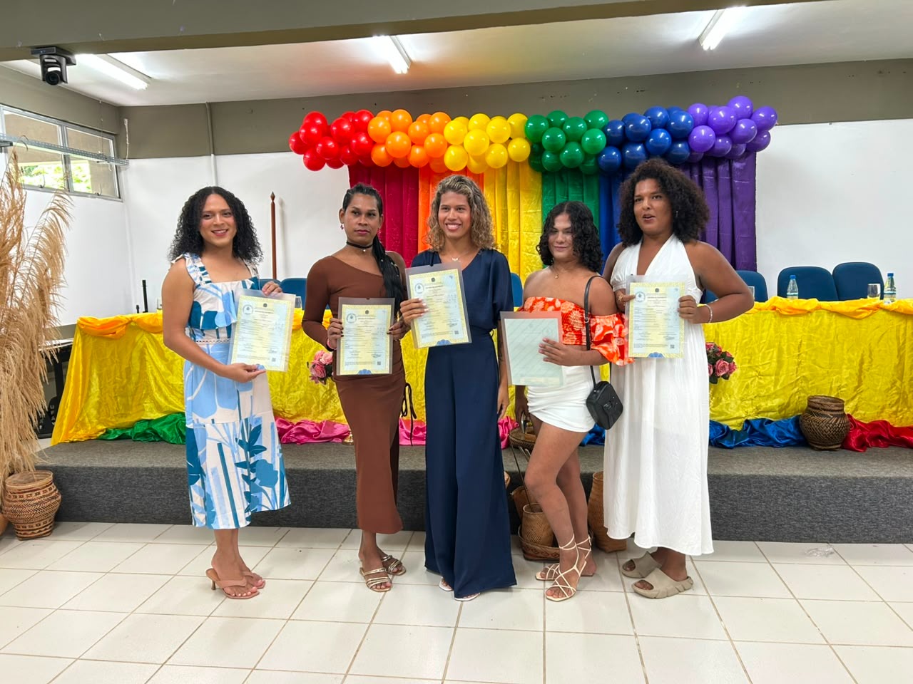 Mulheres trans recebem novo registro de nascimento com inclusão do nome com o qual se identificam
