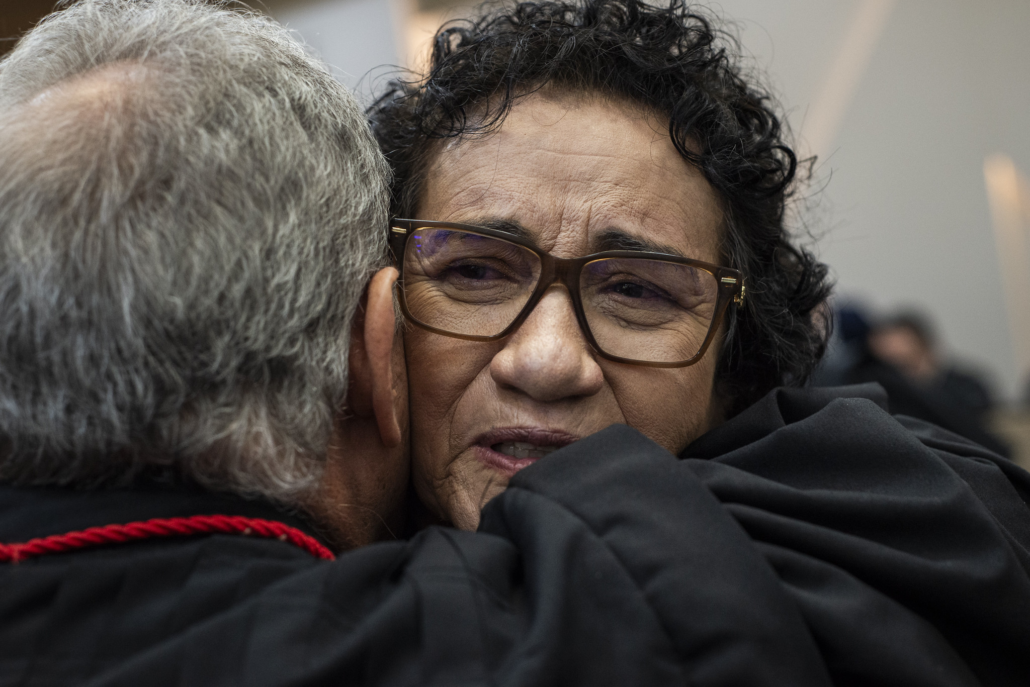 Ana Diógenes recebe os cumprimentos dos colegas