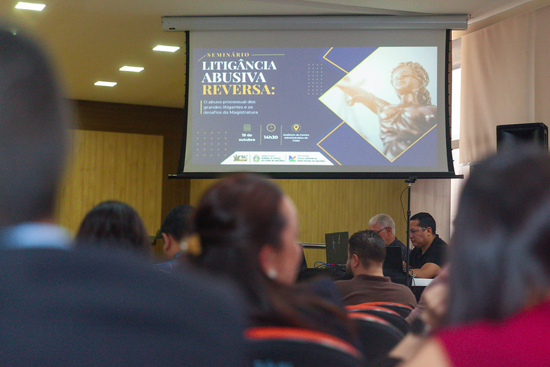 Plateia de evento no anexo do edifício-sede