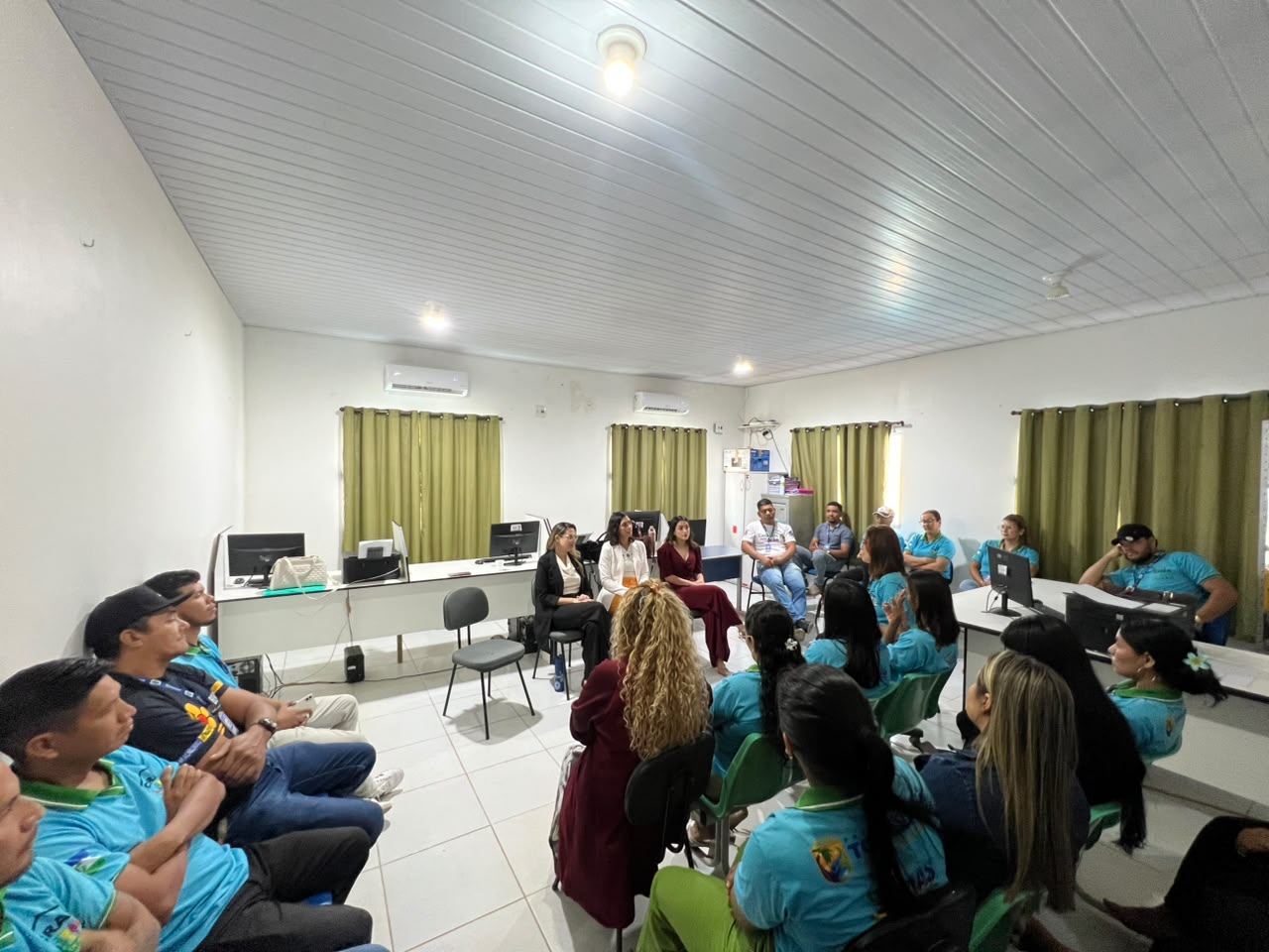 Juíza e representantes da rede de proteção de Tonantins discutem medidas de atuação no município