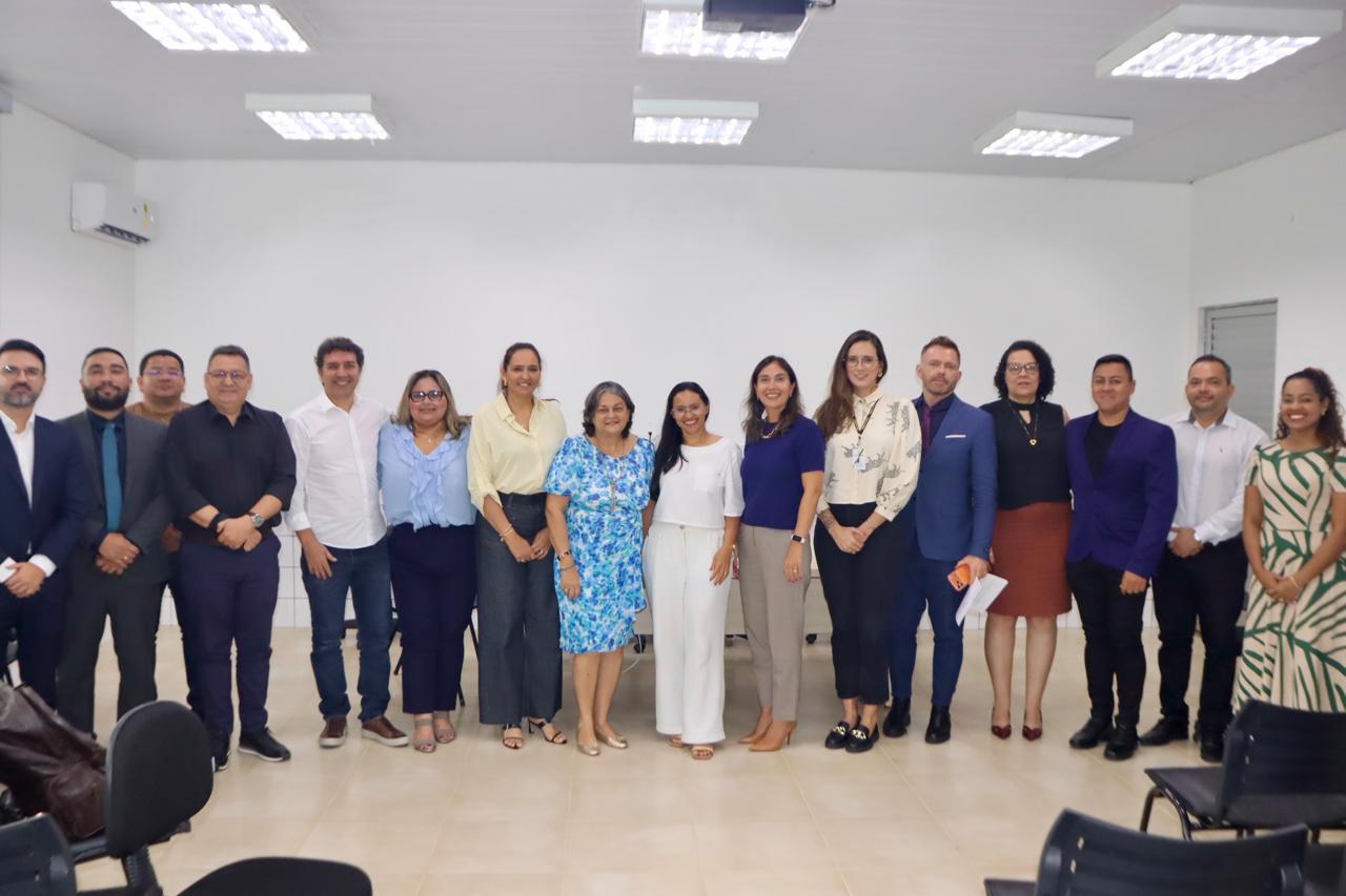 GMF reúne-se com autoridades de Itacoatiara visando à implantação do Escritório Social no município