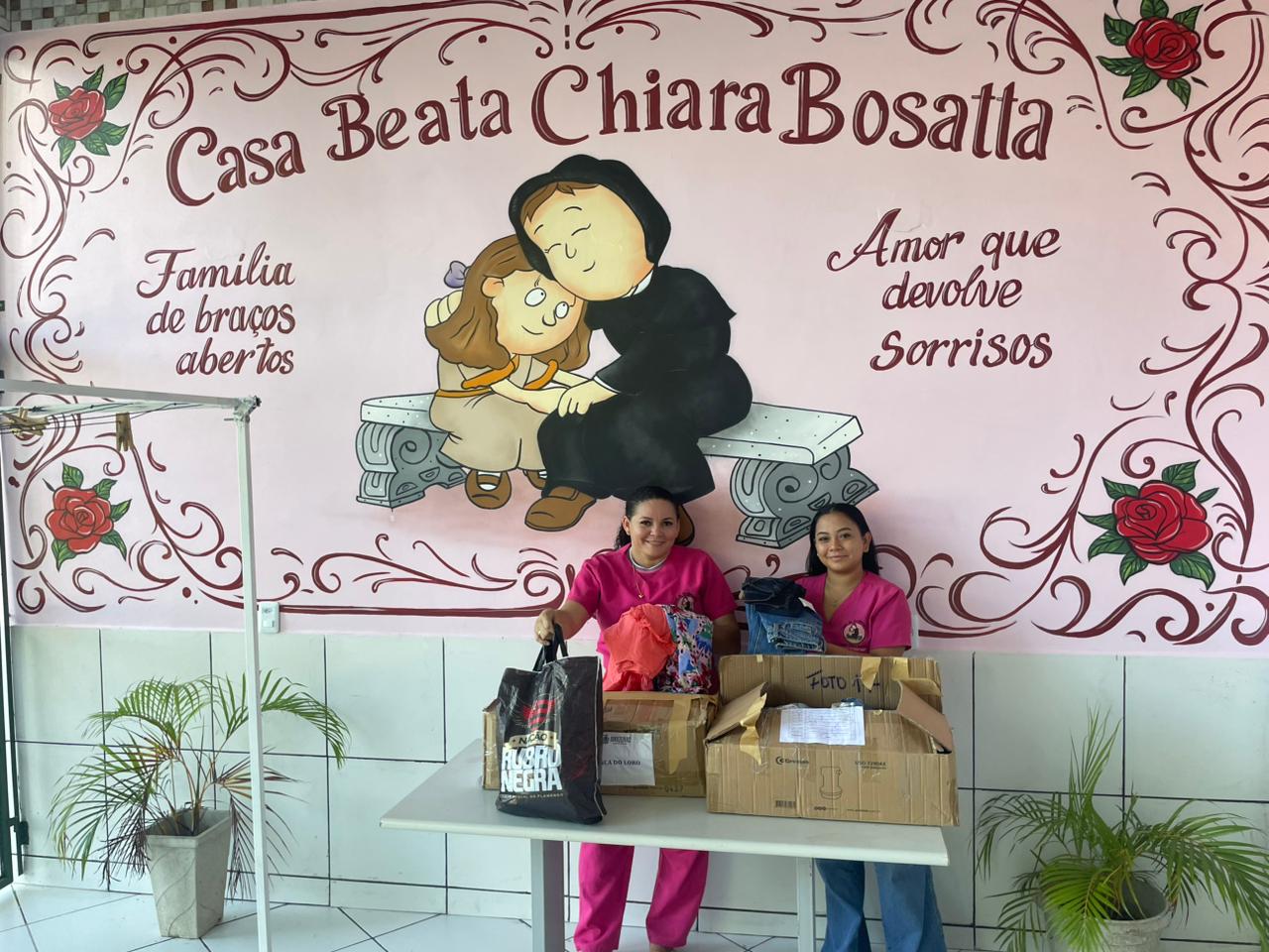 Entrega de doações na Casa Beata Chiara Bosatta