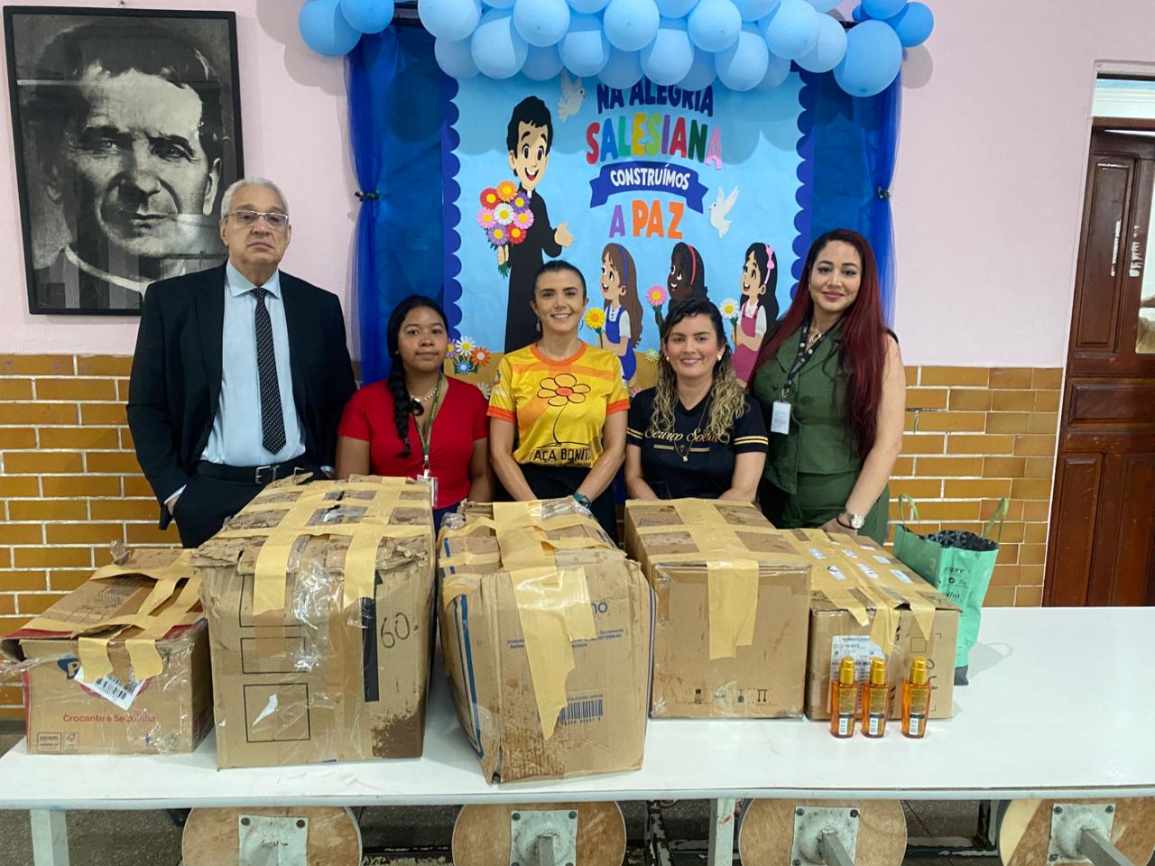 Coij entrega doações em abrigos