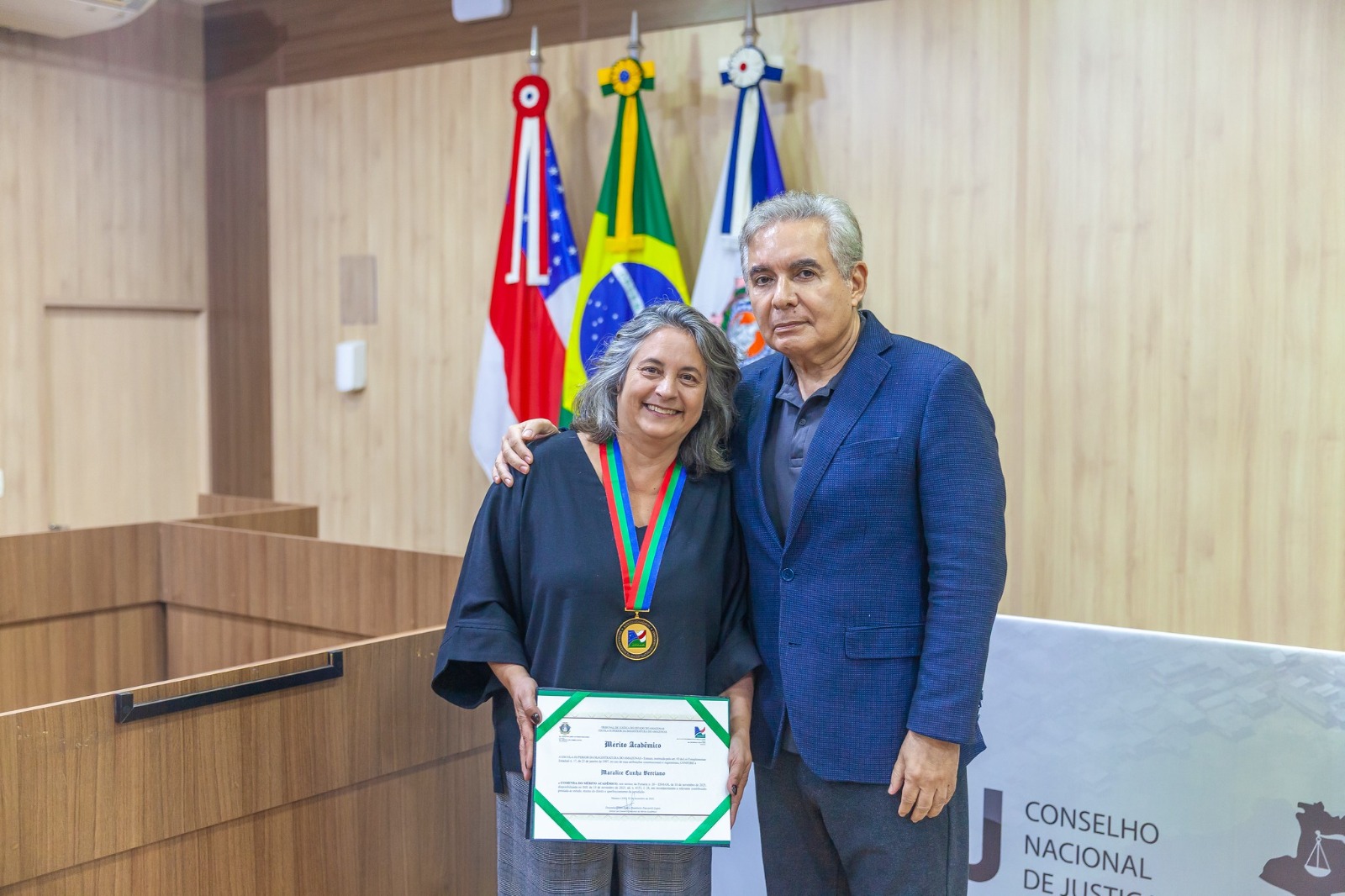 Entrega da Medalha do Mérito Acadêmico da Esmam