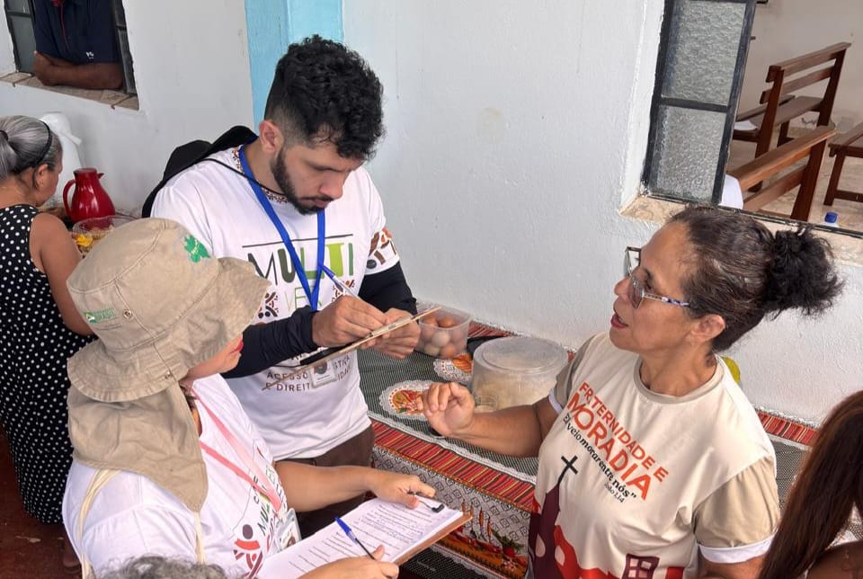 Foto mostra atendimento técnico em Iranduba