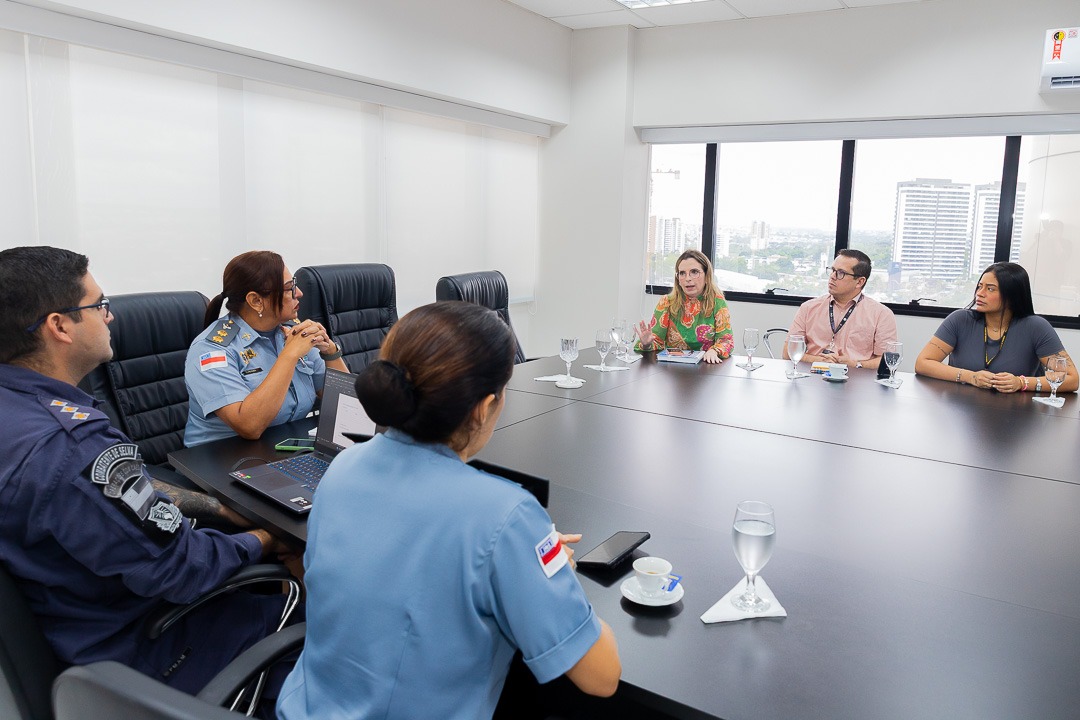 Foto mostra reunião do Comitê de Integridade do TJAM com a Polícia Militar do Amazonas
