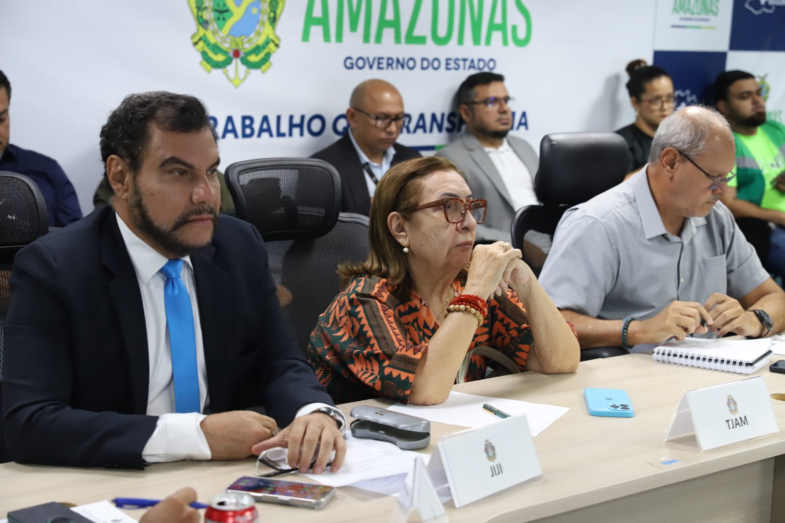 Foto mostra, da esquerda para a direita, o juiz Eliézer Fernandes e a desembargadora Joana Meirelles