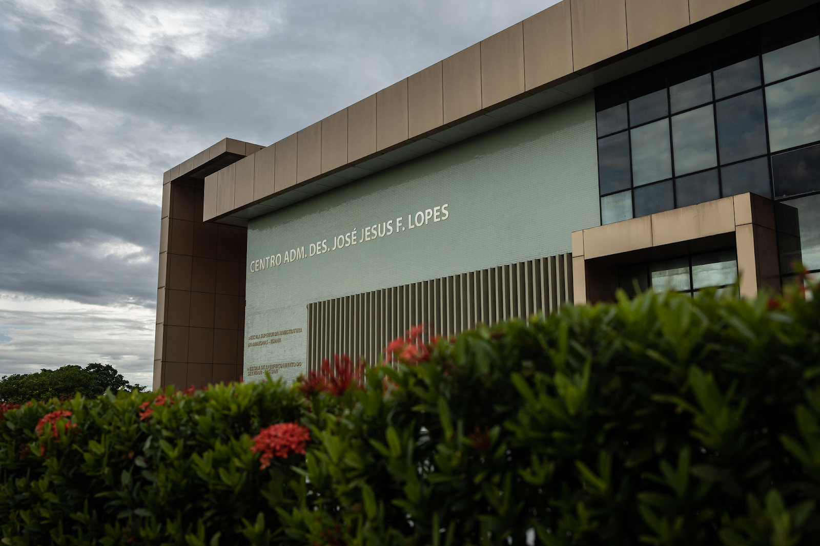 Foto do Centro Administrativo Desembargador José de Jesus Ferreira Lopes