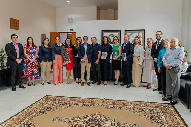 Editora Esmam promoveu lançamento de obras jurídicas com tarde de autógrafos