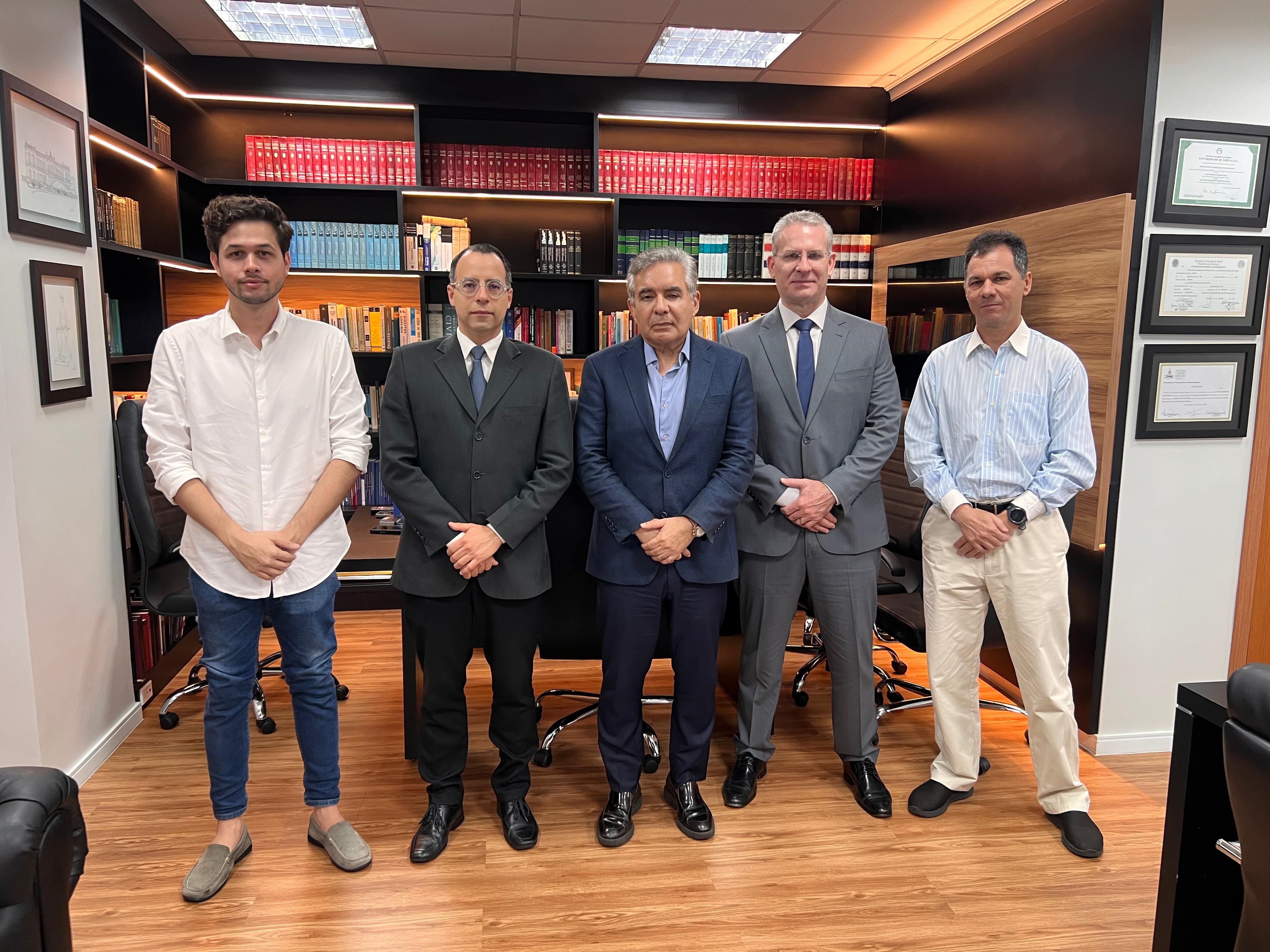 Diretor da Esmam recebe representantes da Fundação Getúlio Vargas e UFAM