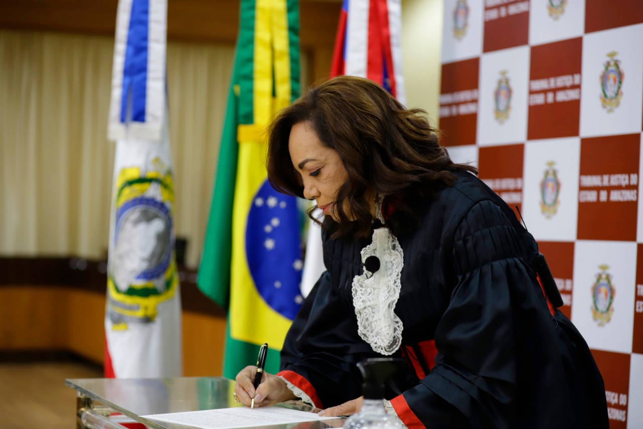 Des Vania Marinho Posse 02